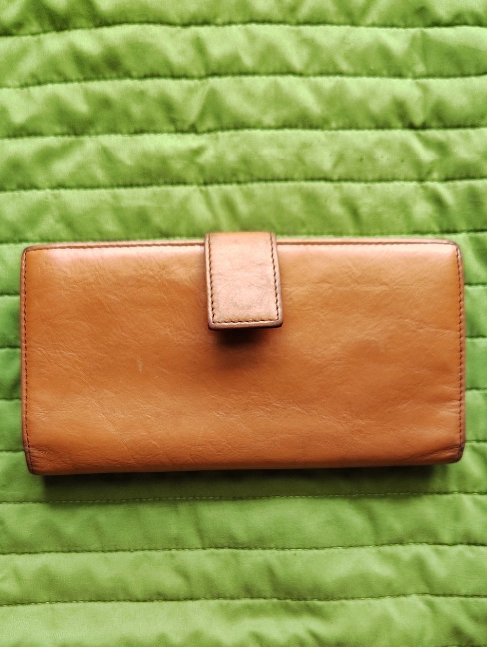 Vintage HOBO International Leather Continental Bi-Fold Kiss Lock Wallet - Tan